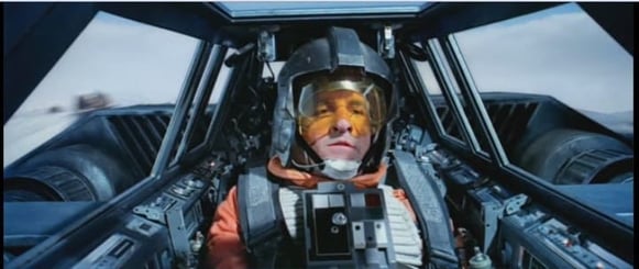 Every-time-I-watch-Empire-Strikes-Back-I-swear-this-pilot-is-Jon-Favreau-Imgur-2