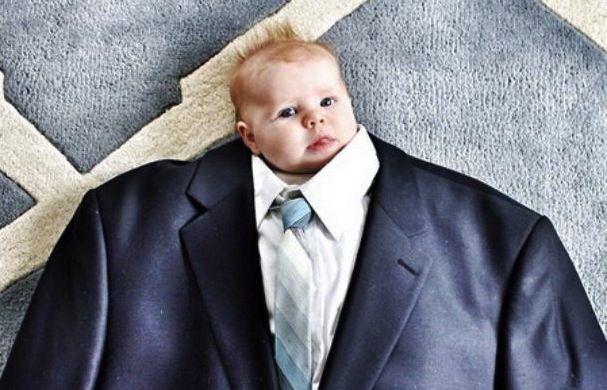 nouvelle-mode-baby-suiting-bebe-habille-en-costume-deguise-buzz-tendance