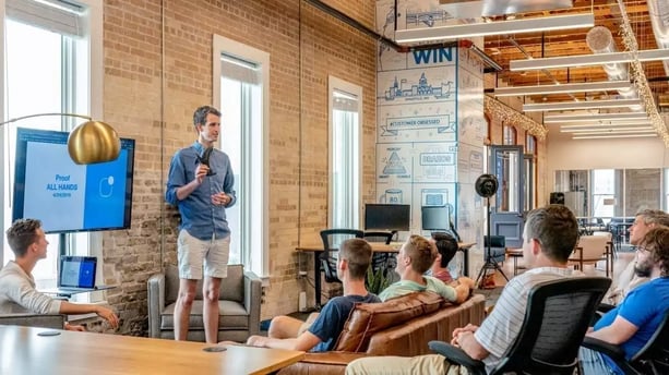 Man who organizes-a-conference-in-front-of-people 
